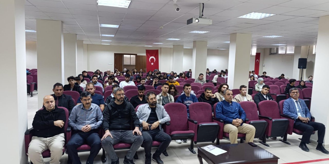 Selçuk Üniversitesi Karapınar MYO'da Cumhuriyet konferansı