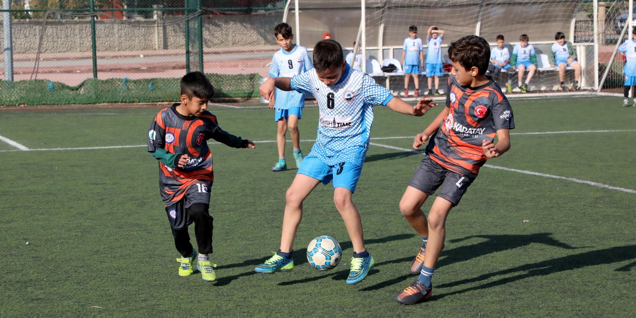 Karatay’da ilkokul öğrencileri futbol turnuvasında ter döküyor