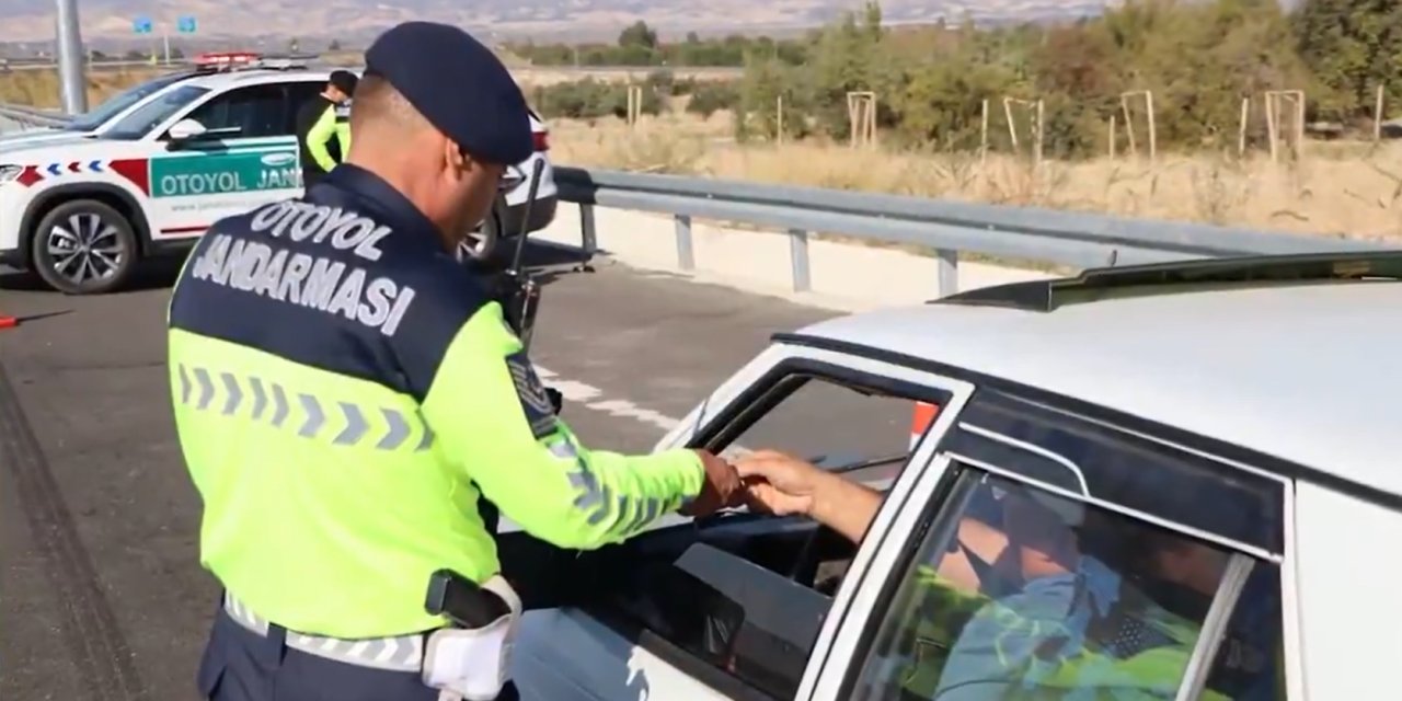 Emniyet kemeri denetimleri: 677 bin 978 sürücüye ceza yazıldı