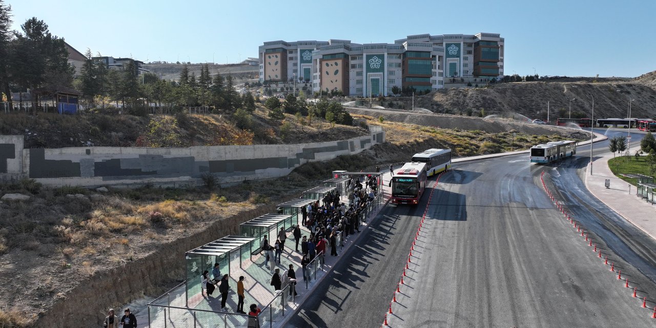 Konya’da turnike sistemi ile öğrenciler güvenli yolculuk yapıyor