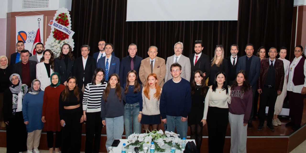 Konya Selçuk Üniversitesi’nde Eczacılığın Geleceği söyleşi