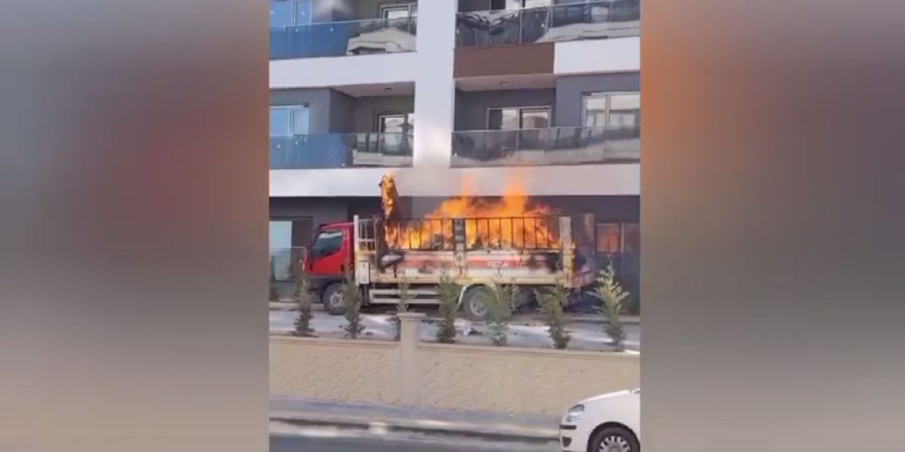 Konya’da korkutan yangın! Kamyonet alevlere teslim oldu