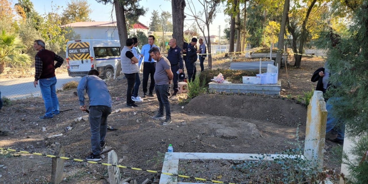 Kazada ölen genç için kazılan mezardan içi dolu küp çıktı