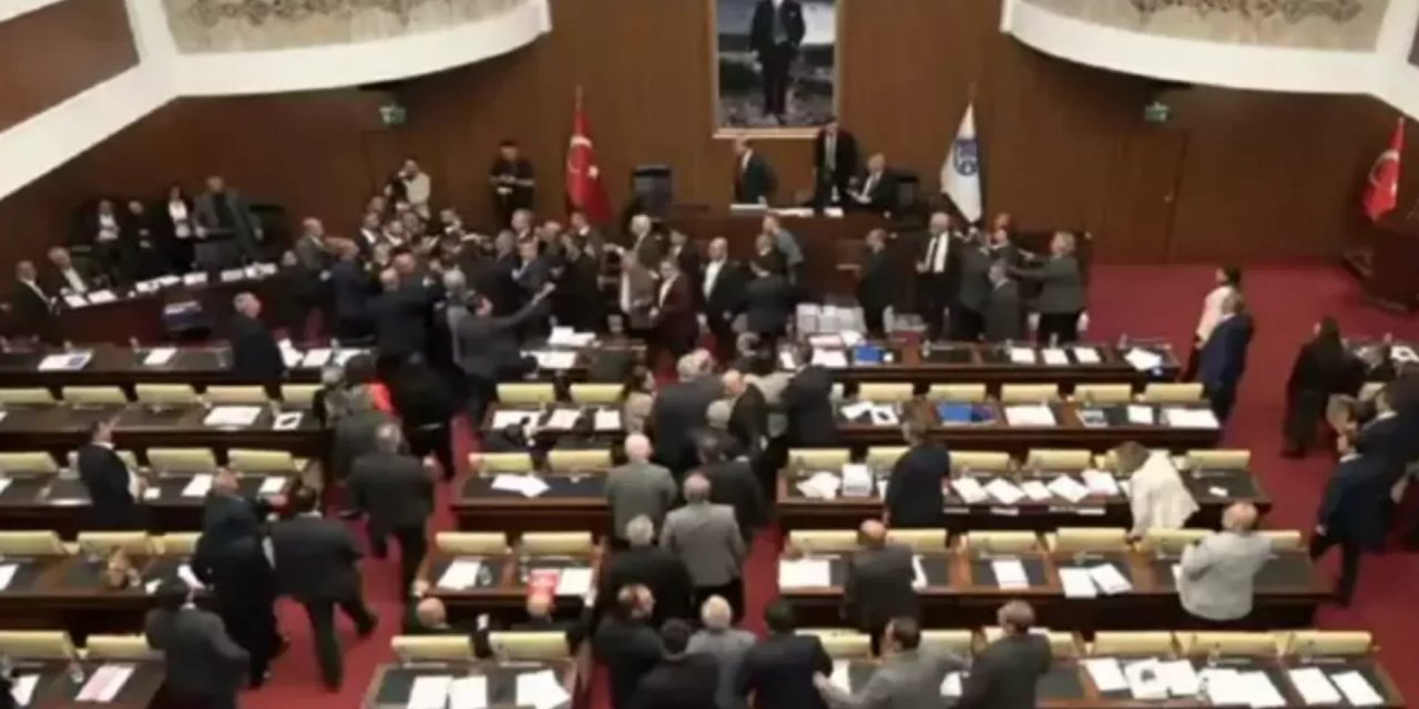 Ankara Büyükşehir Belediye Meclisi’nde konser kavgası