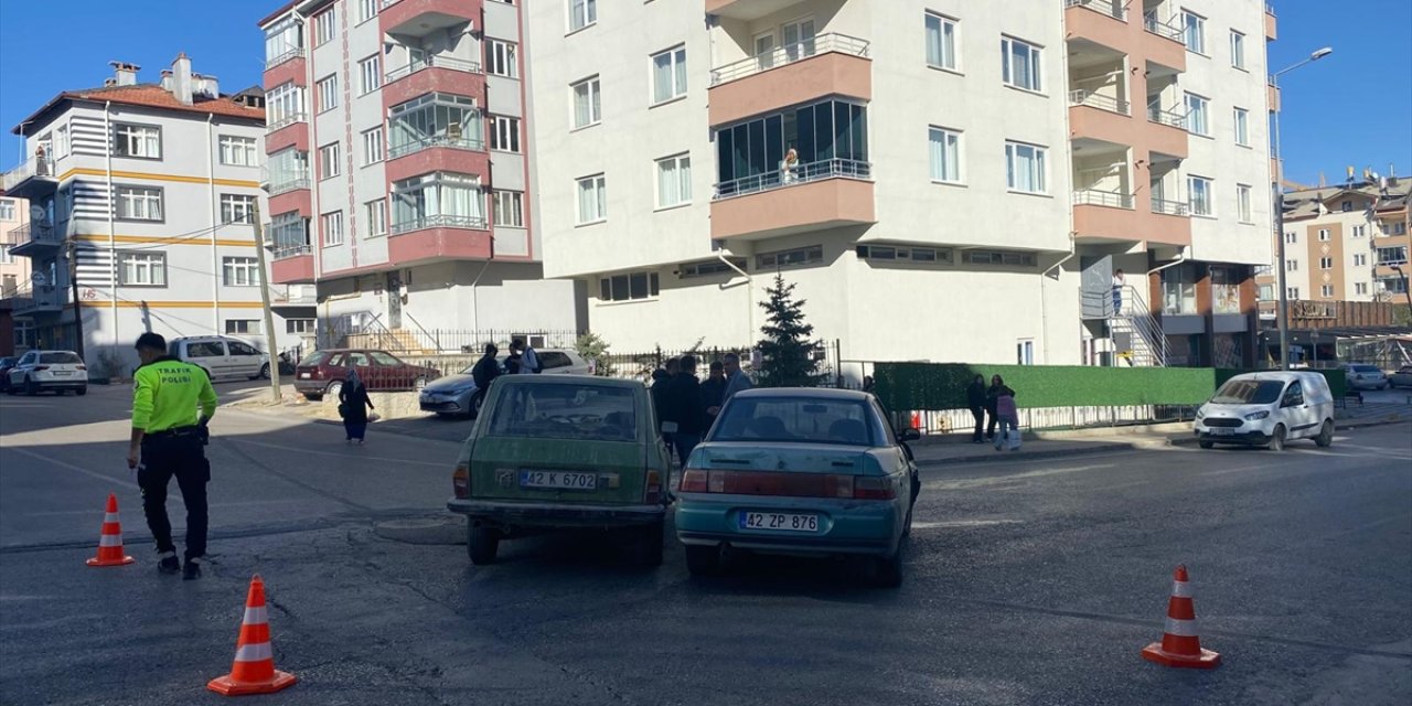 Konya'da otomobiller çarpıştı: 2 yaralı