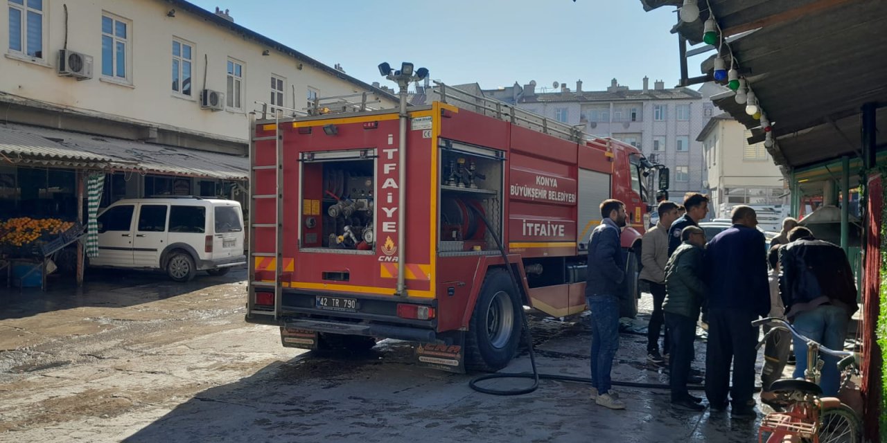 Konya’da yangın! Eski hal dükkanı yandı