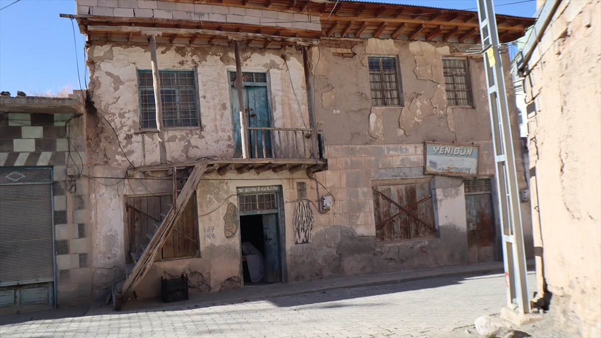 Babası öldüğü gün dükkanının kapısına kilit vurdu: 30 yıldır kapısı açılmıyor