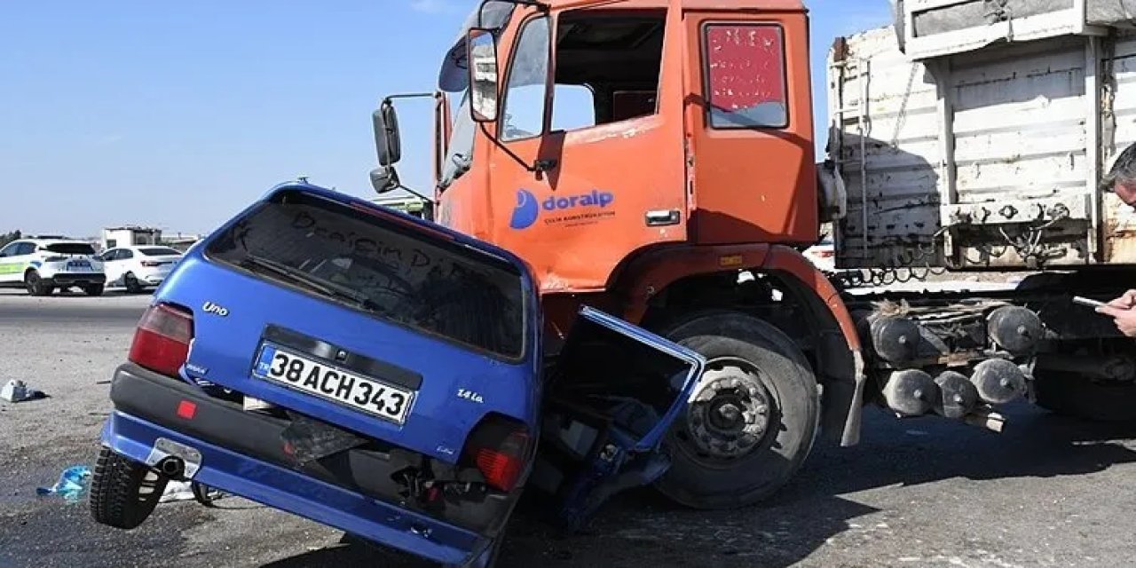 TIR otomobille çarpıştı, Sabriye Gizem Aksu hayatını kaybetti