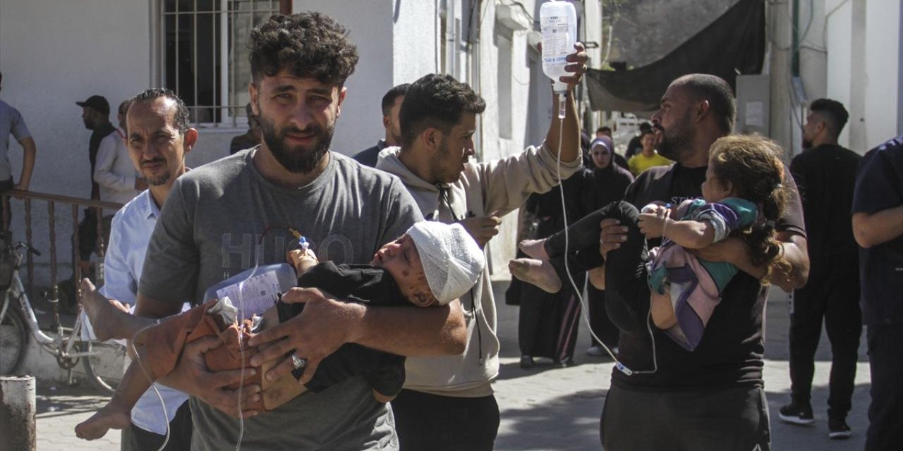 Katil İsrail Gazze’de bir evi bombaladı: 36 Filistinli hayatını kaybetti