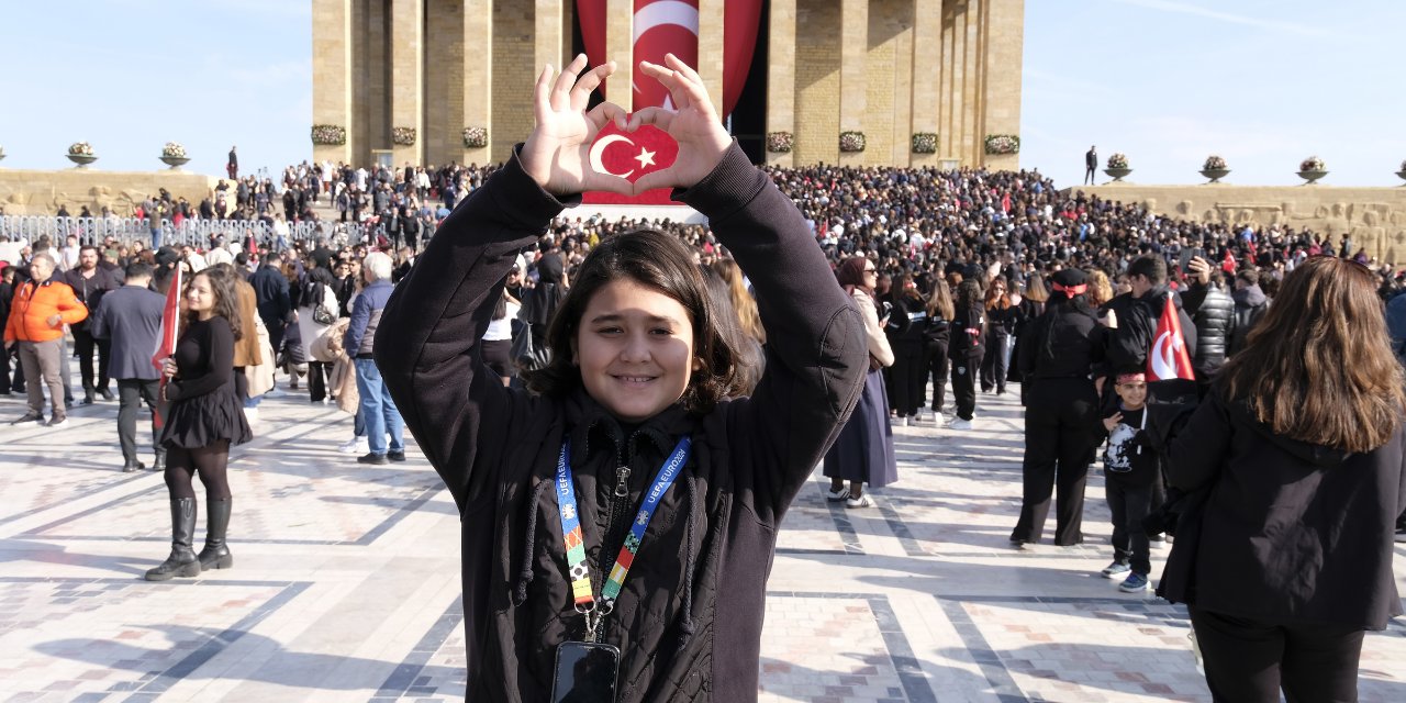 Anıtkabir ziyaretçi akınına uğradı