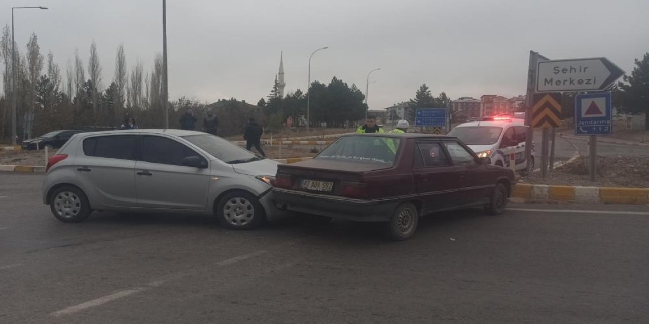 Konya'da otomobiller çarpıştı