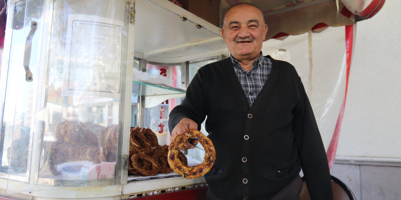 Tek koluna rağmen hayata dört kolla sarılıyor