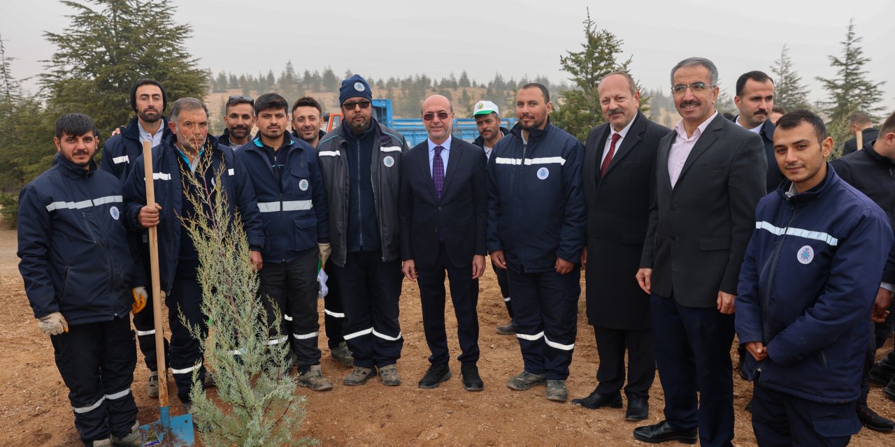 Selçuklu’da yüzlerce fidan toprakla buluşturuldu