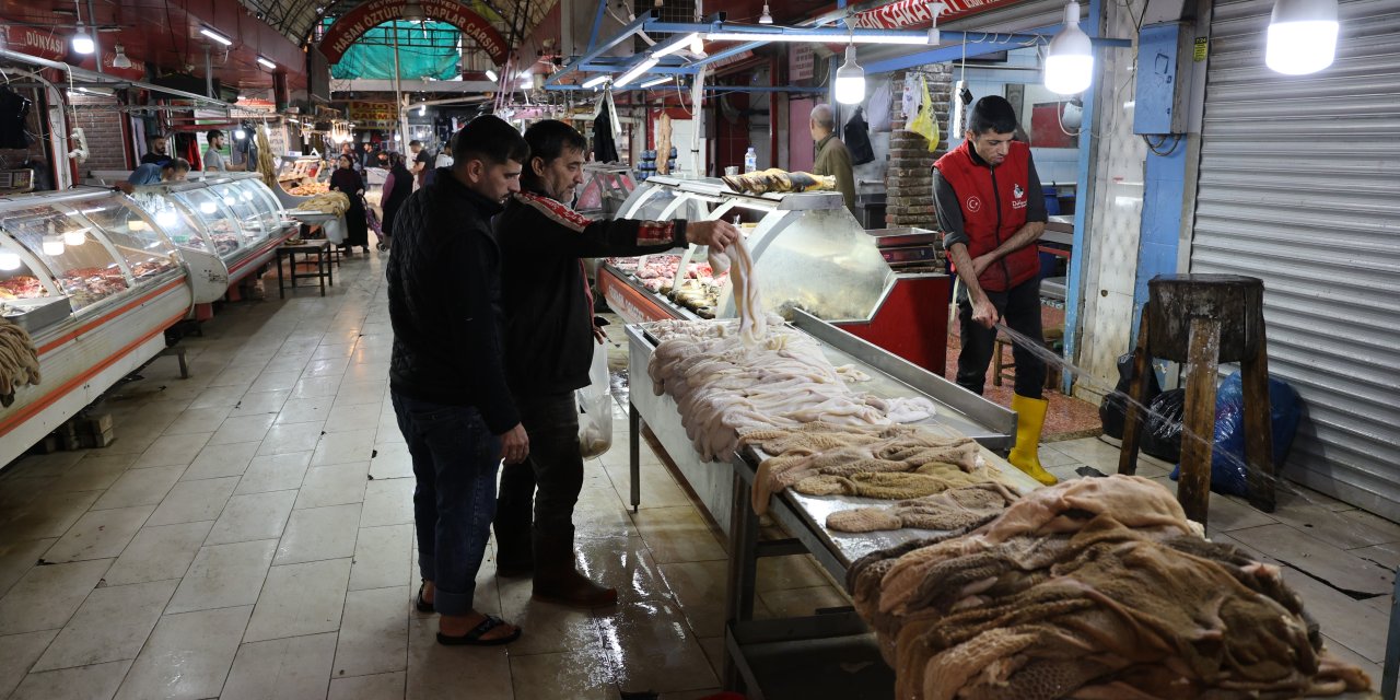 "Sizden aldığım etle zehirlendim" diyerek kasapları dolandırdılar