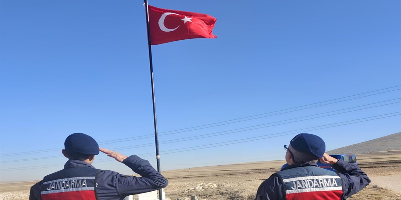 Konya’nın meçhul şehidinin mezarında bayrak değişimi