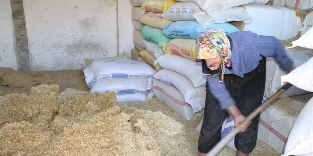 Yaşına rağmen durmak bilmeden çalışıyor