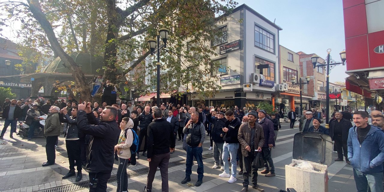 Çatıda gören telefona sarıldı