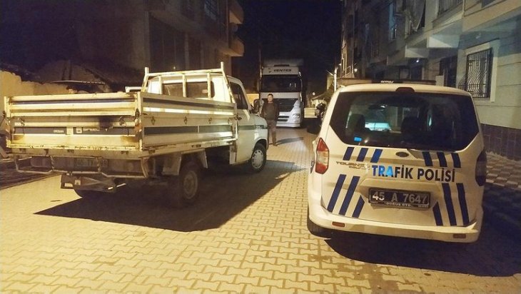 Aracına çarpıp kaçan kamyoneti, tırıyla ara sokaklarda kovaladı