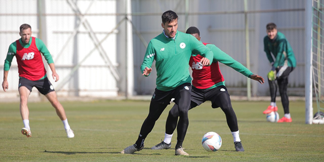 Konyaspor geçiş oyunları ve taktik çalıştı