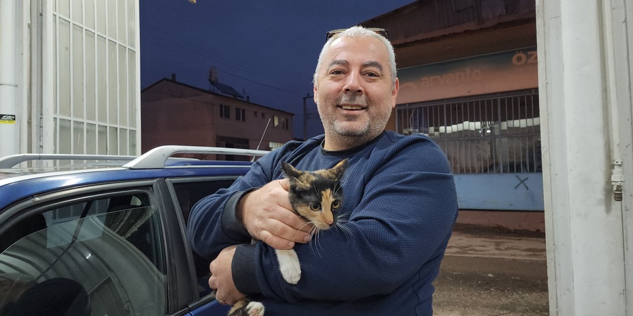 Yağ değişimi için sanayiye gitti, kayıp kedisini buldu