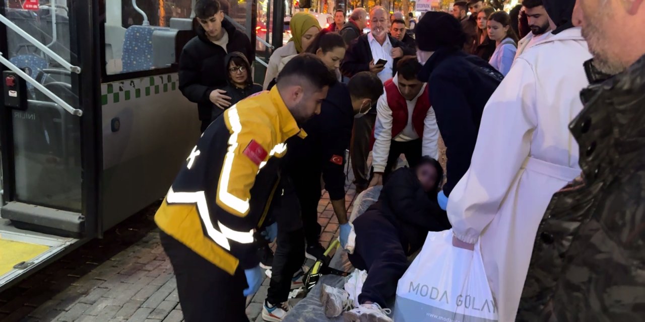 Halk otobüsünde dehşet! Tartıştığı kadını bıçaklayıp kaçtı