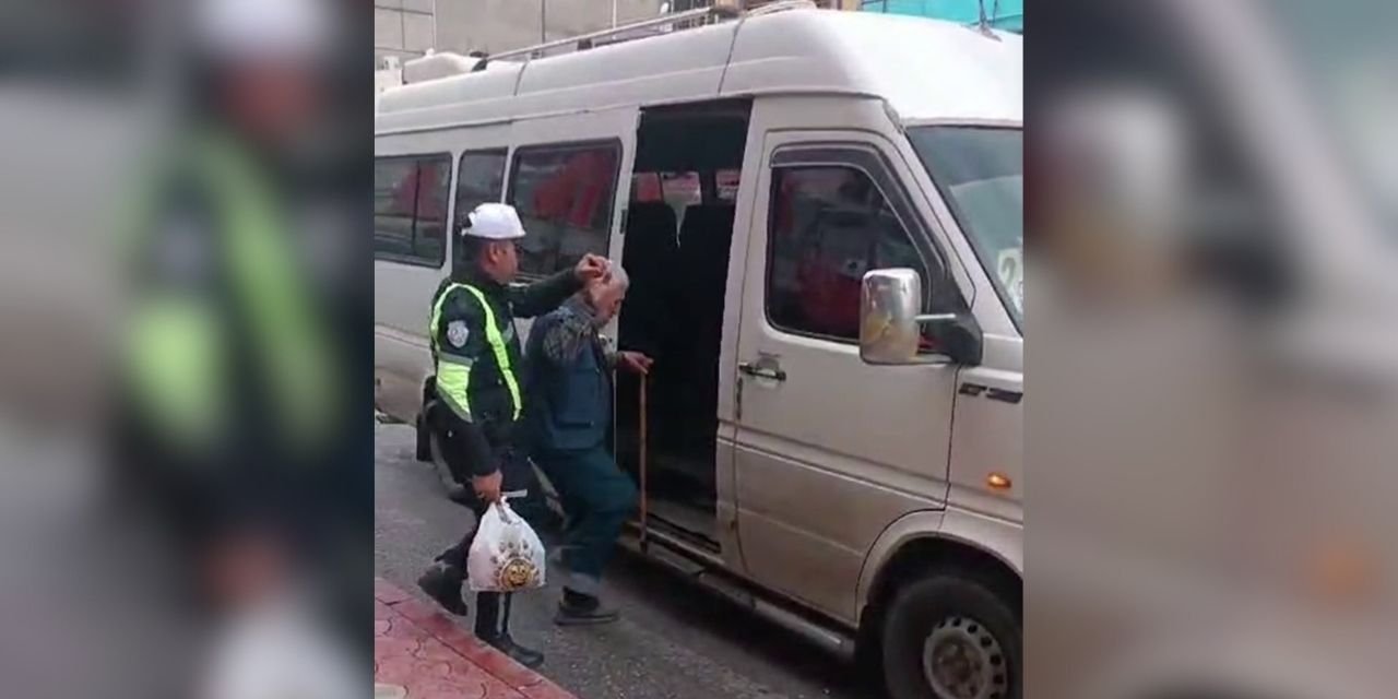 Polis memuru yaptığı hareketle yürekleri ısıttı