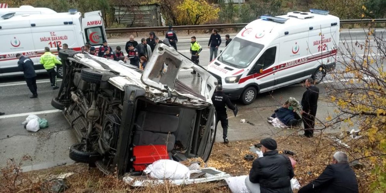 Yolcu minibüsü devrildi! Yaralılar var