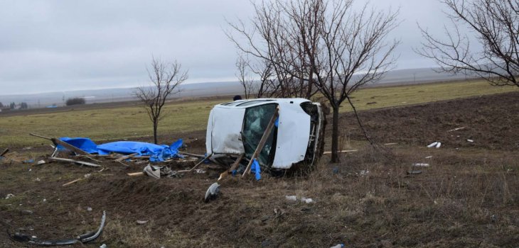 Konya’da yeğenlerinin cenazesi için İsveç’ten gelen gurbetçi çift kaza yaptı: 1 ölü, 1 yaralı