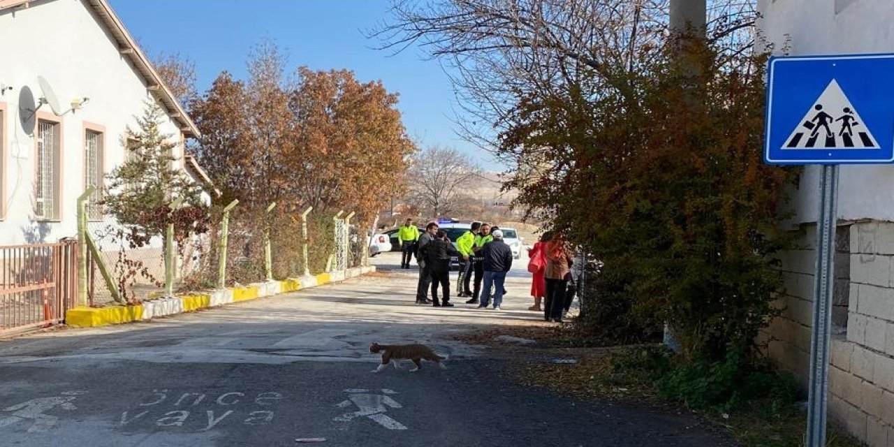 Konya'da okuldan çıkıp evine giden çocuğa otomobil çarptı