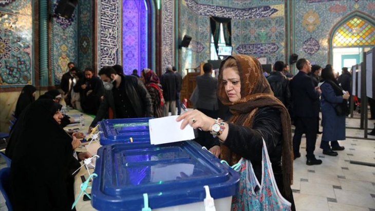 İran seçimlerinde muhafazakarlar kesinleşen 253 sandalyenin 195'ini aldı