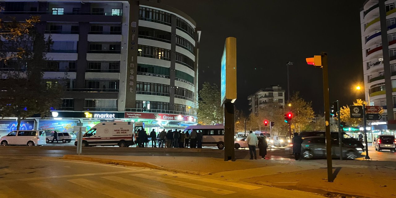 Konya’da U dönüşü yapan minibüs yayaya çarptı