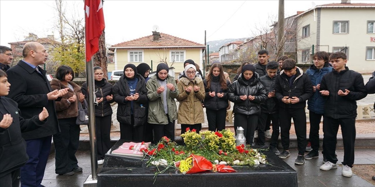 Şehit öğretmen Şenay Aybüke Yalçın Öğretmenler Günü'nde kabri başında anıldı