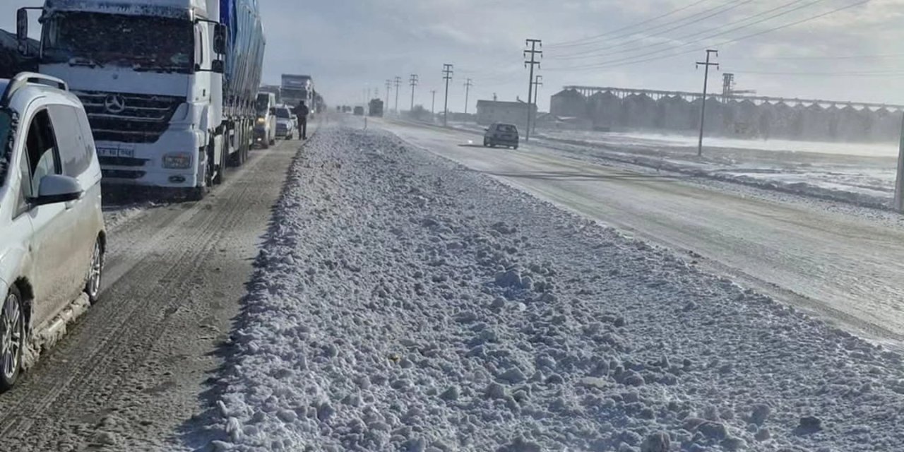 Konya'daki 2 yol yeniden trafiğe kapatıldı