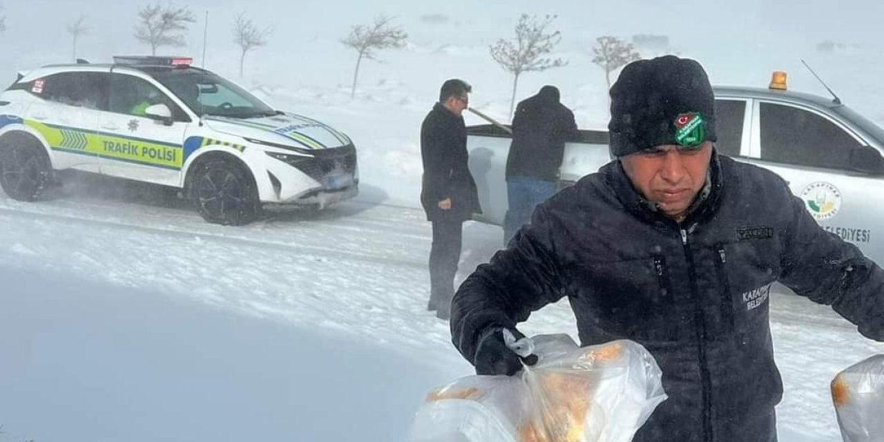 Konya’da bir düğün sahibi yolda kalanlar için yaptığıyla gönülleri fethetti