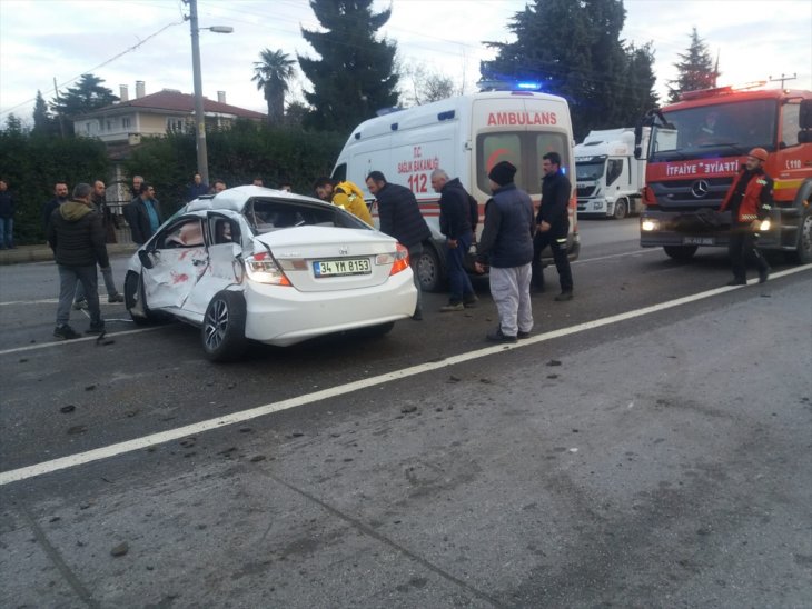 Tır ile otomobil çarpıştı: 1 ölü, 2 yaralı