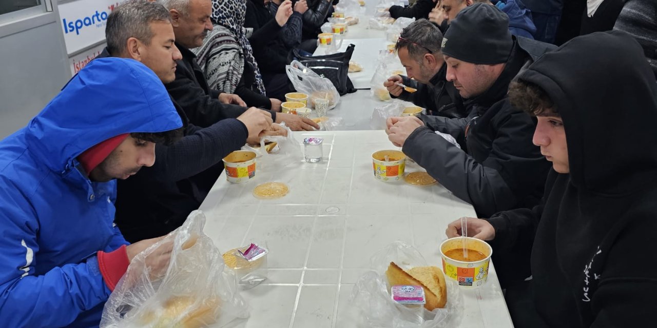 Konya’da soğuk havayı sıcak kalpler ısıttı