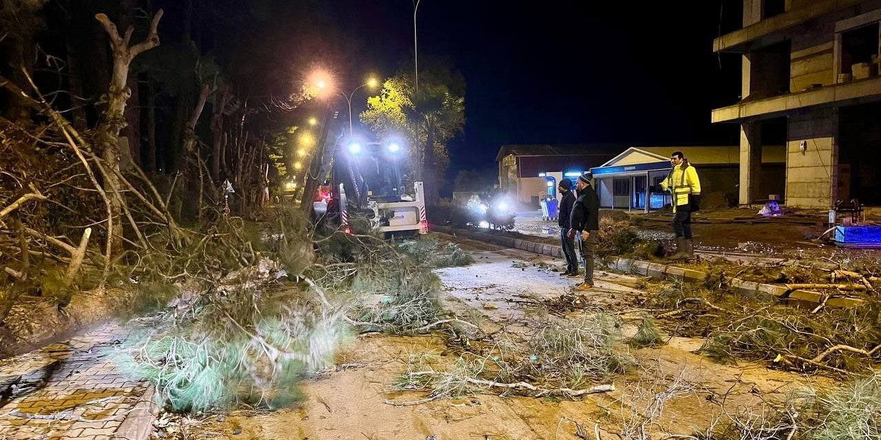 Şiddetli fırtınanın ulaştığı hız akıllara durgunluk verdi