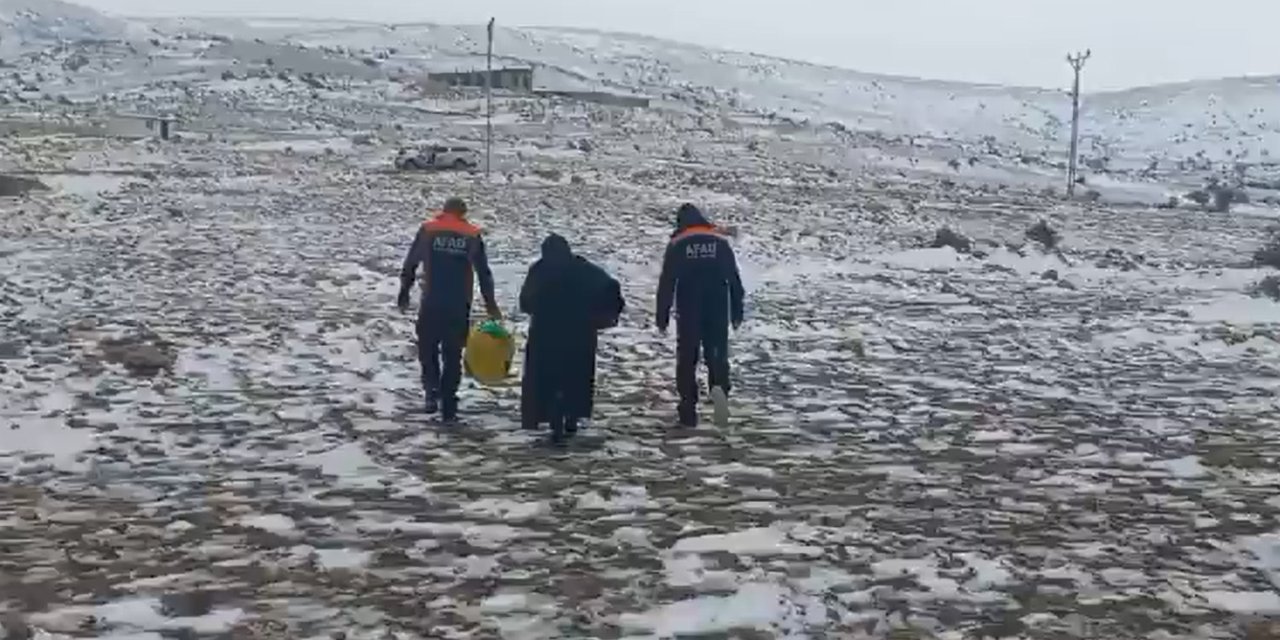 Konya’da çıktığı dağlık alandan inemeyen kadını AFAD kurtardı