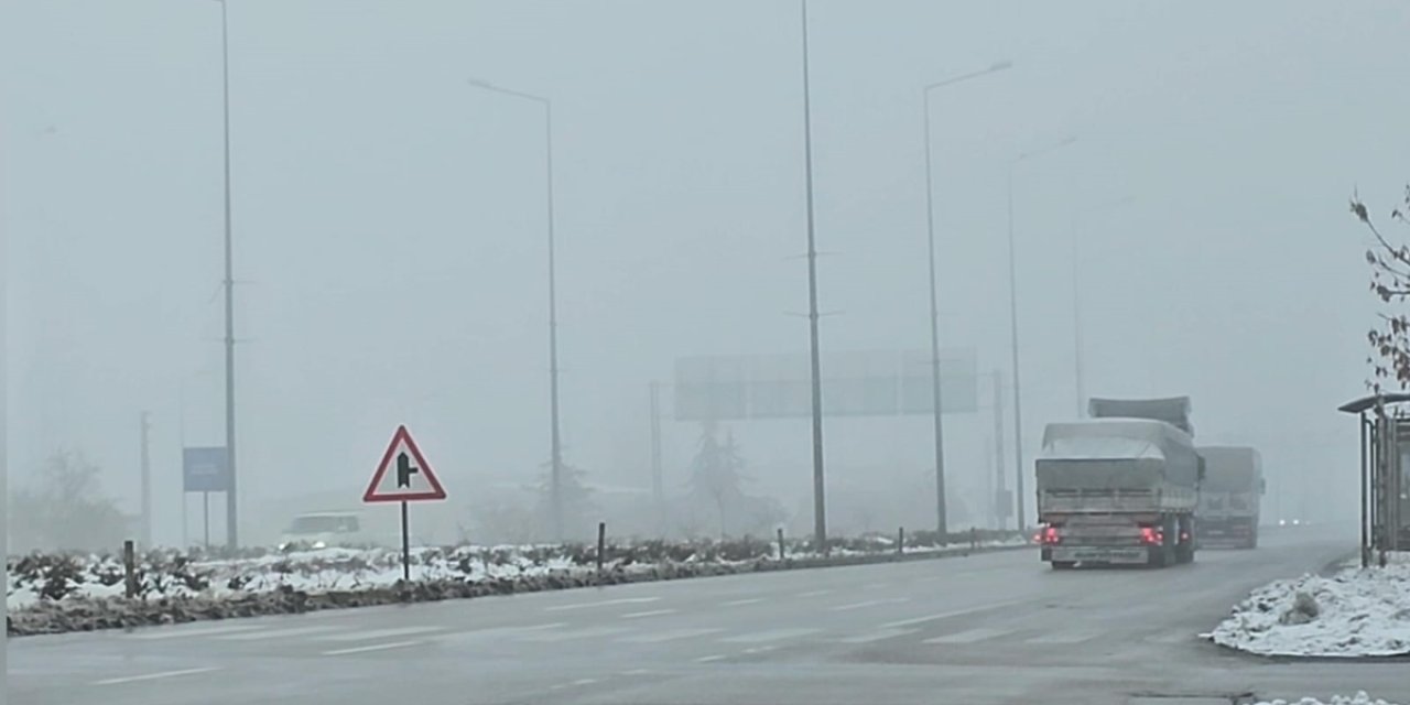 Aksaray - Konya kara yolunda yoğun sis etkili oluyor