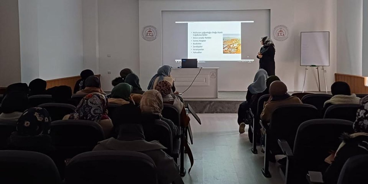 Konya'da genç kızlara umre ödülüyle hadis sevgisi aşılanıyor