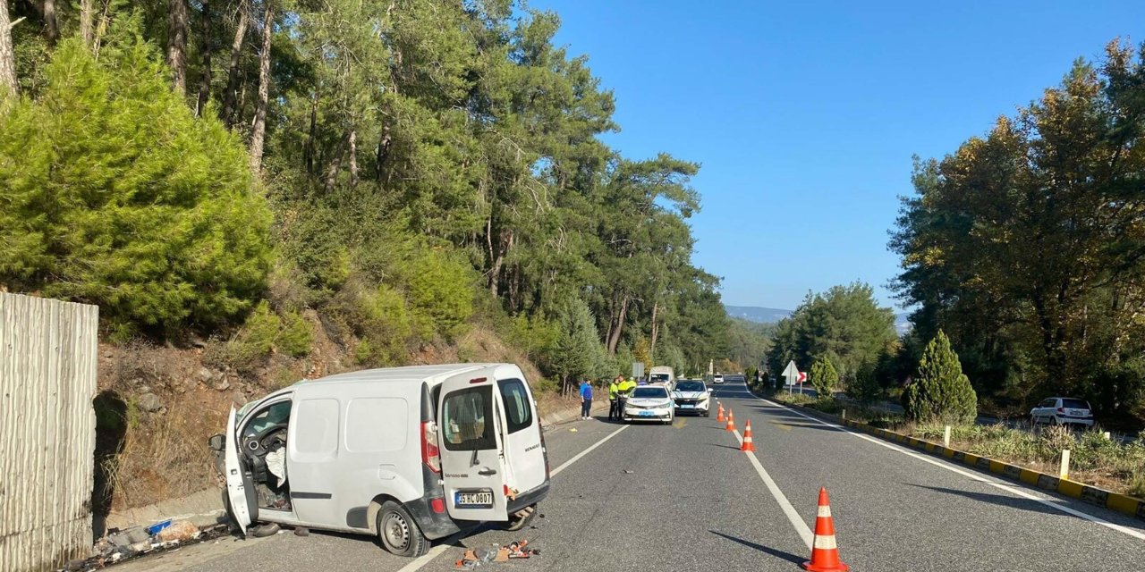 İki çocuğun kahreden ölümü! Baba direksiyon hakimiyetini kaybetti