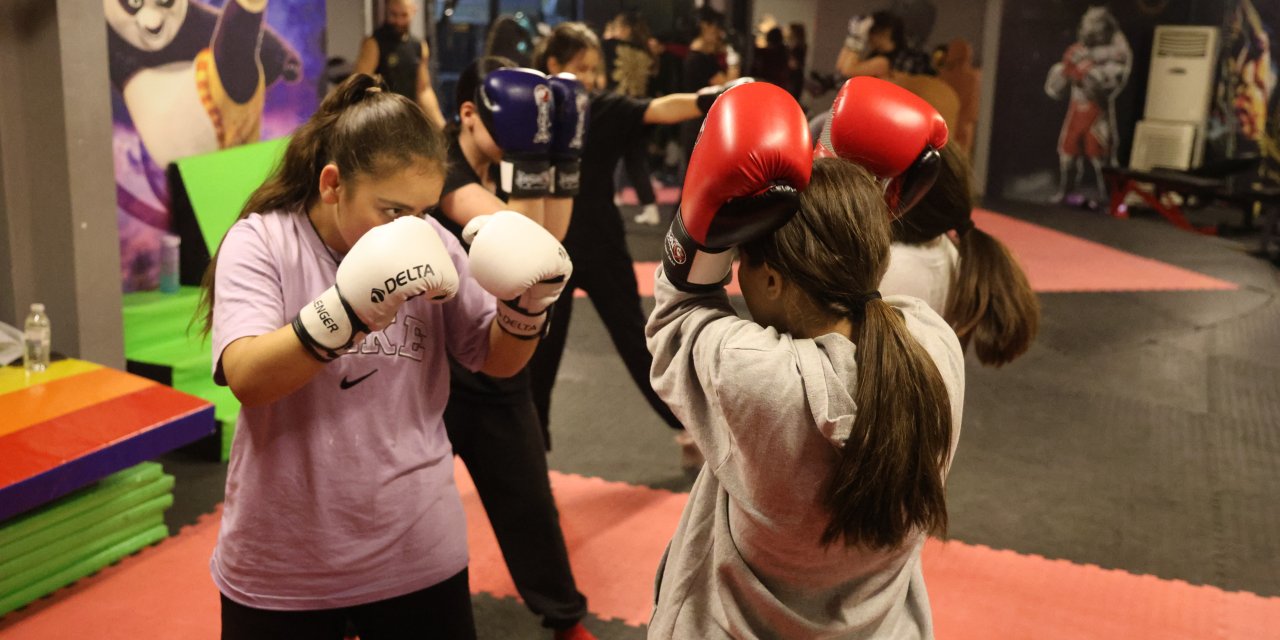 ‘Kızlar boks mu yapar’ dediler, 23 yaşında antrenör oldu