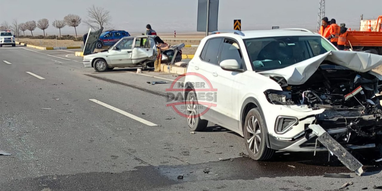 Biri Konya plakalı iki otomobil çarpıştı! Yaralılar var