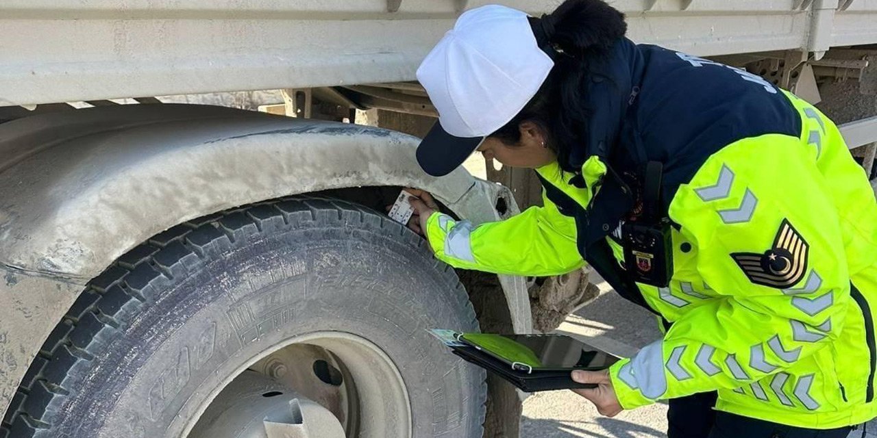 Konya’da jandarmadan kış lastiği denetimi! 433 bin lira ceza yazıldı