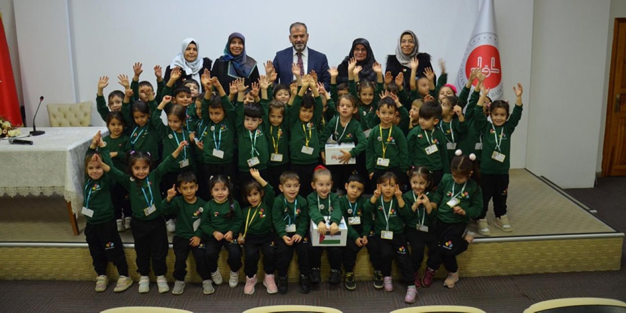 Konya’da Kur’an Kursu öğrencileri harçlıklarını Filistinlilere gönderdi