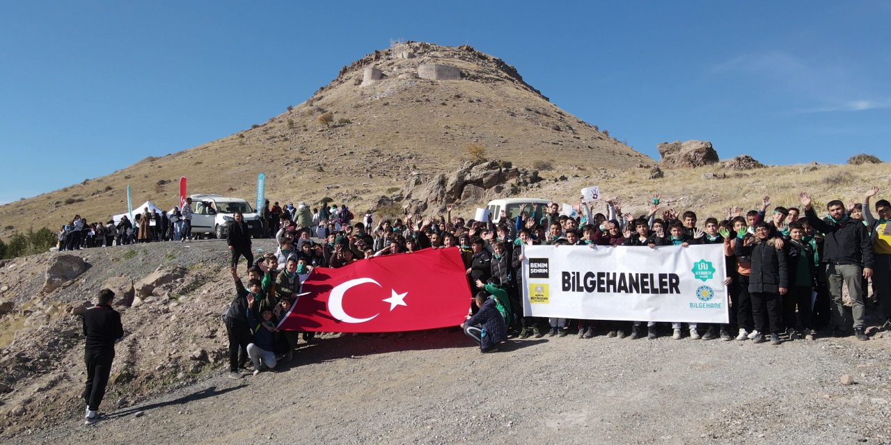 Bilgehane öğrencileri Konya’nın zirvesine yürüdü