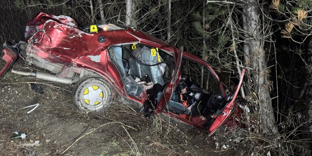 Ağaca çarpan TOFAŞ, 22 yaşındaki gence mezar oldu