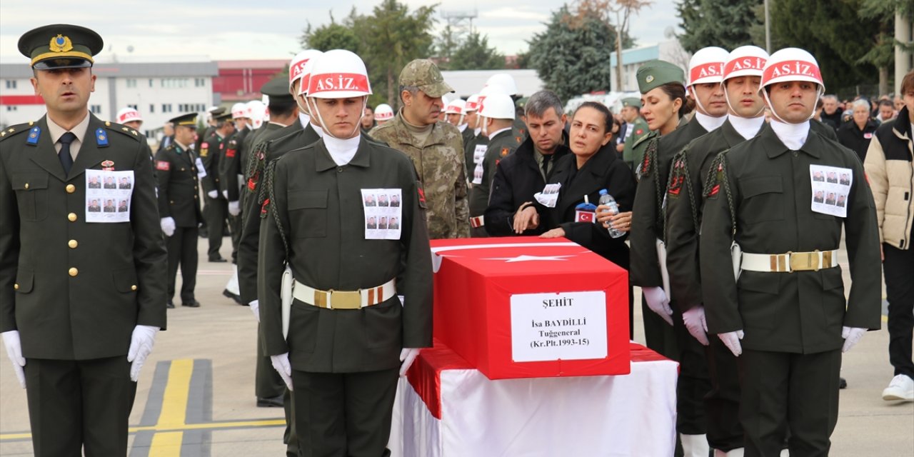 Helikopter kazasında şehit olan askerlerimiz için tören düzenlendi