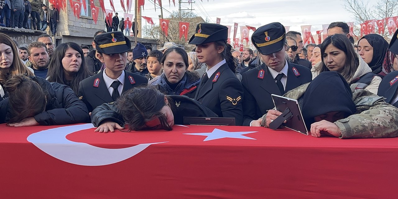 Helikopter şehitlerine veda! Astsubay Hüseyin İpek toprağa verildi