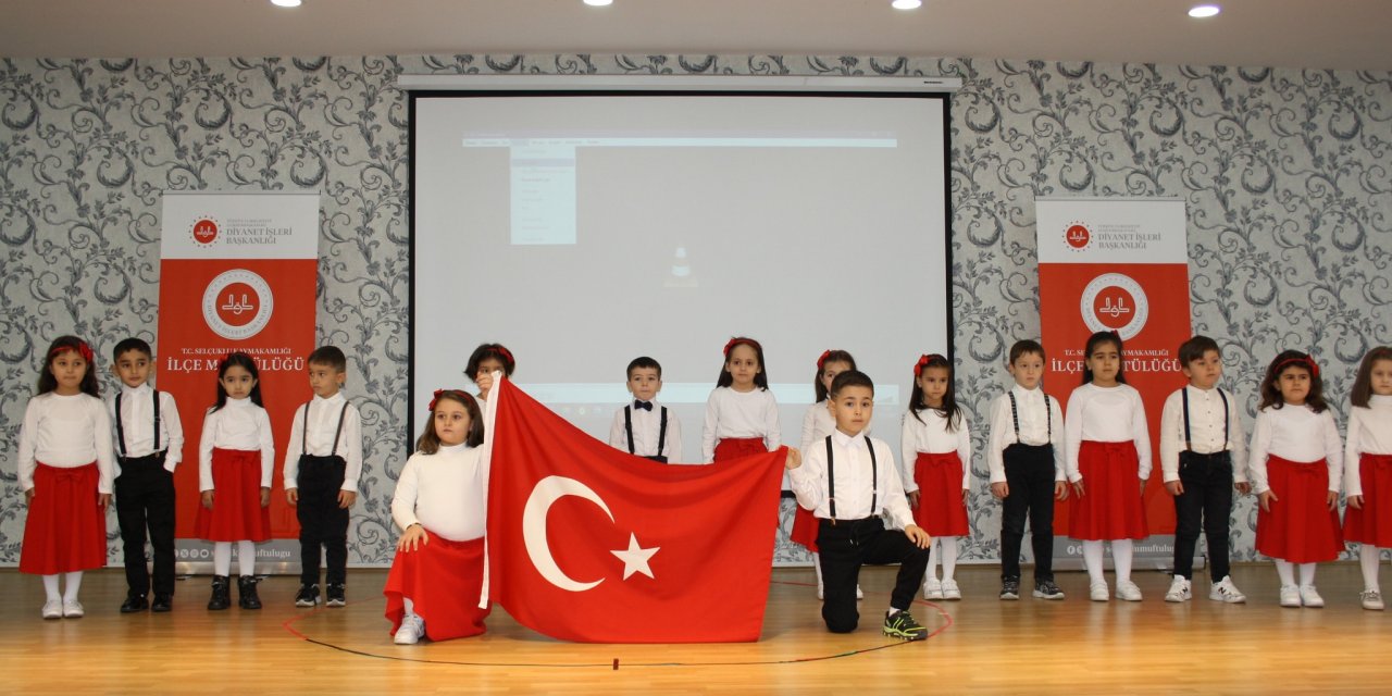 Konya’da minik öğrencilerden “Küçük Yüreklerden Büyük Sevgiye Yolculuk” programı